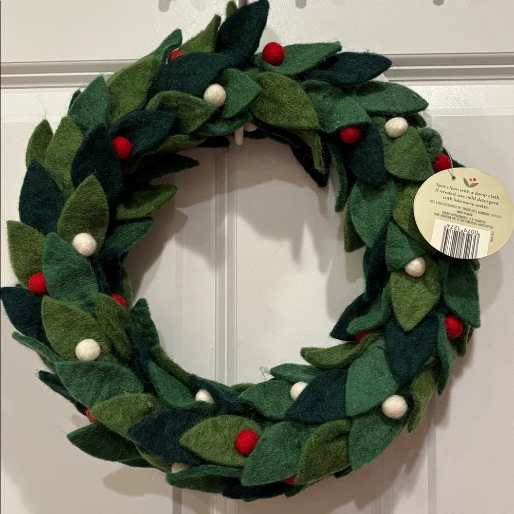 🎄 Trader Joe’s Crafted Felted Wool Christmas Wreath Made in Nepal 🎄